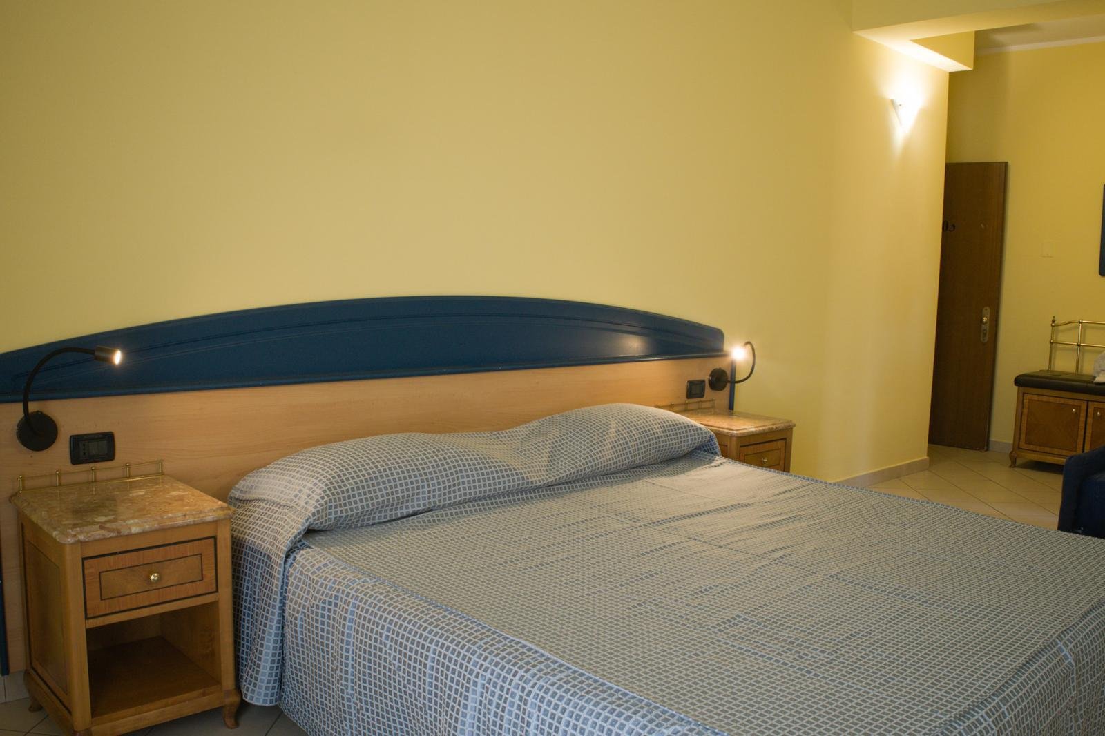 Hotel 3 stelle con camere vista mare, sala ristorante e location per eventi a Briatico, sulla Costa degli Dei.