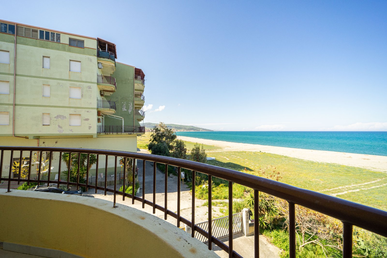 Spazioso bicamere fronte mare