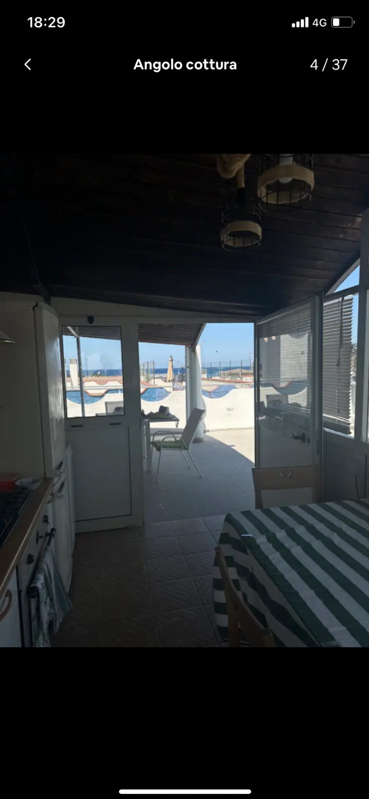 Casa con 3 camere da letto , bagno , cucina a vista e terrazza panoramica. Con tutti i confort, climatizzatori , barbecue, arredo terrazzo