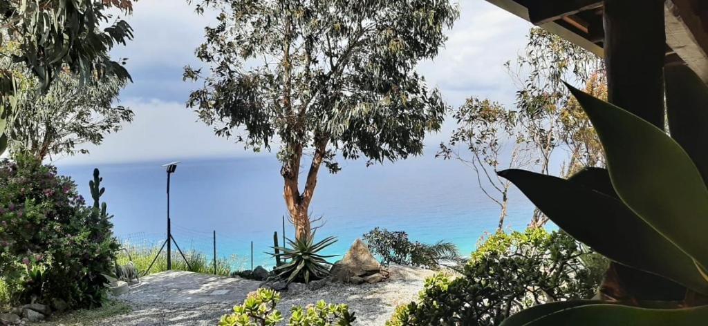 APPARTAMENTO CON GIARDINO PANORAMA MARE MOZZAFIATO