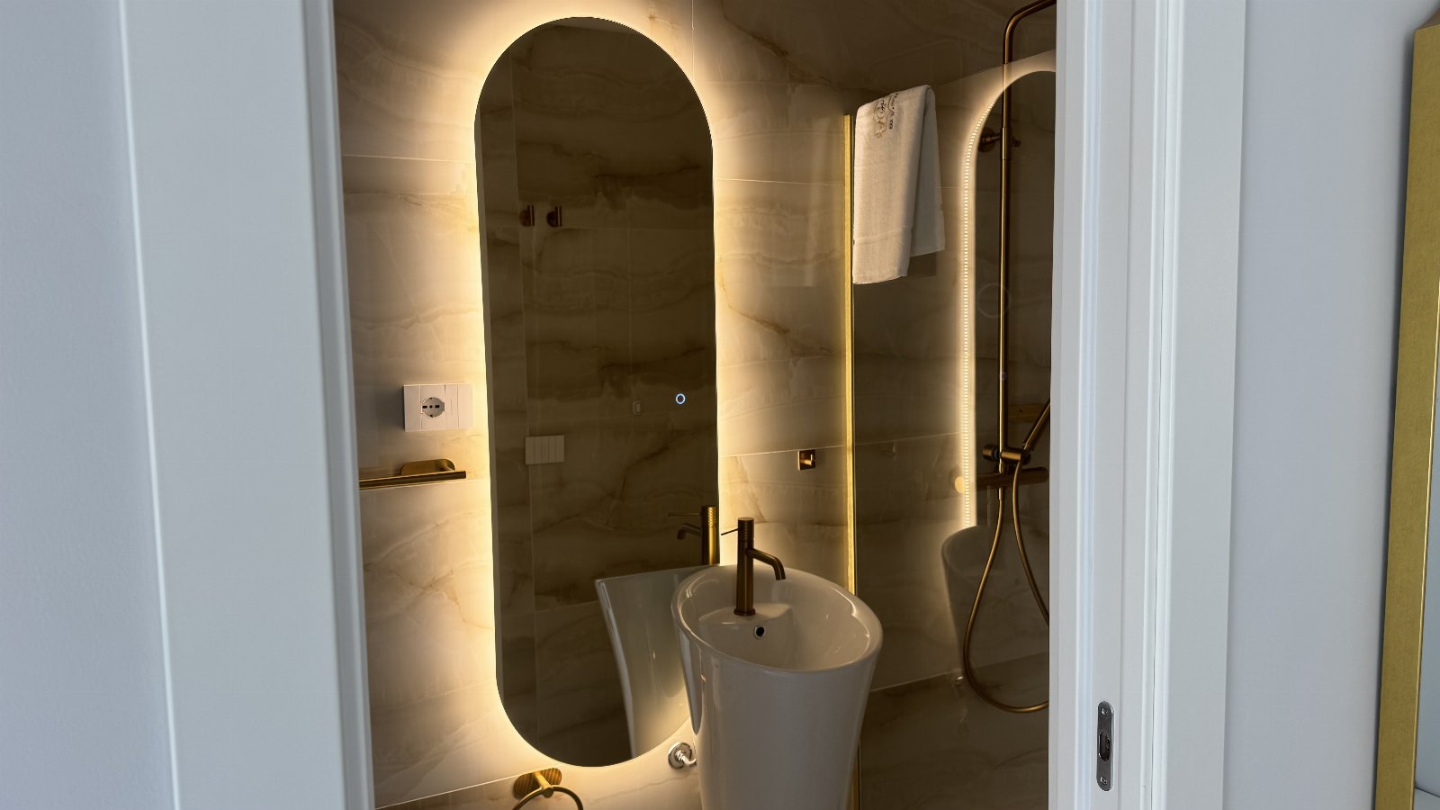 AC GOLD B&B BOUTIQUE ROOMS & SUITE